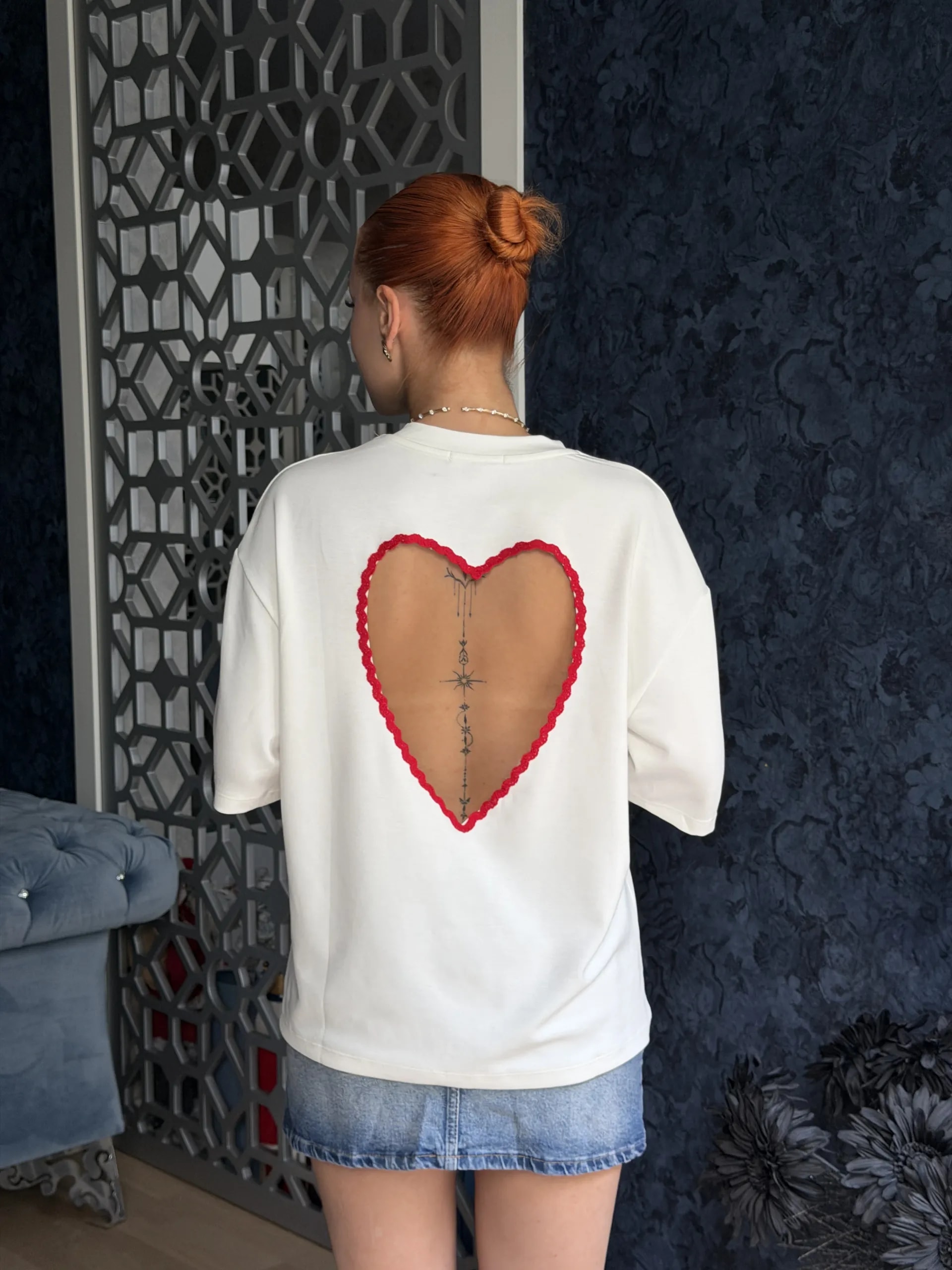 SIRT DETAYLI BEYAZ T-SHIRT
